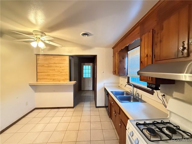 2801 Woodlawn Ave, Colonial Heights, VA 23834