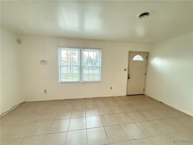 2801 Woodlawn Ave, Colonial Heights, VA 23834