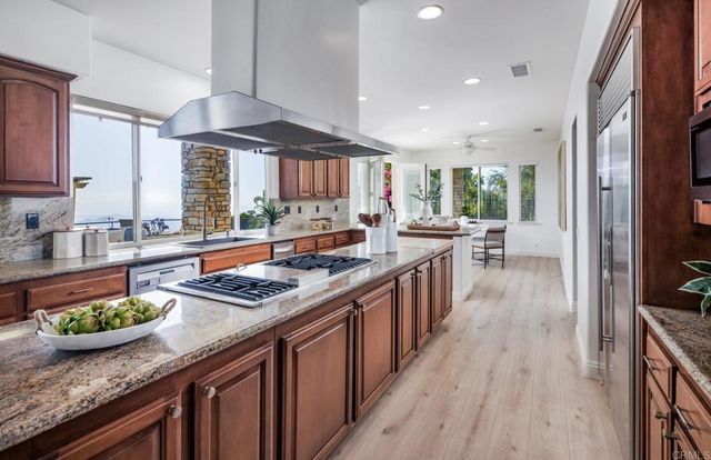29190 Crystal Ridge Court, Escondido, CA 92026