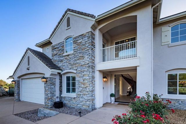 29190 Crystal Ridge Court, Escondido, CA 92026