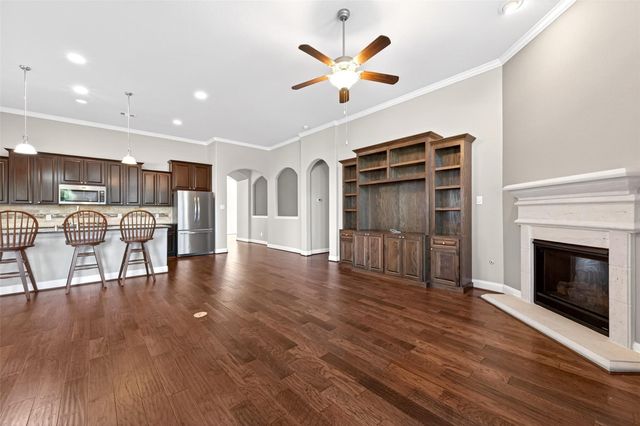 14 S Sawbridge Circle, The Woodlands, TX 77389