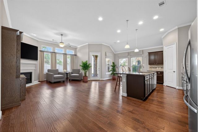 14 S Sawbridge Circle, The Woodlands, TX 77389