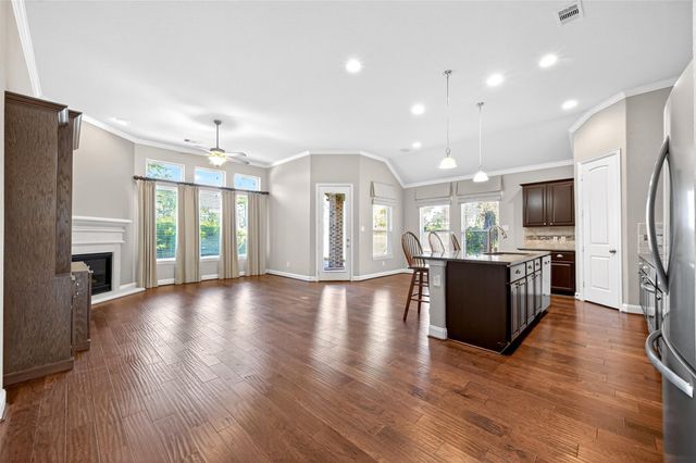14 S Sawbridge Circle, The Woodlands, TX 77389