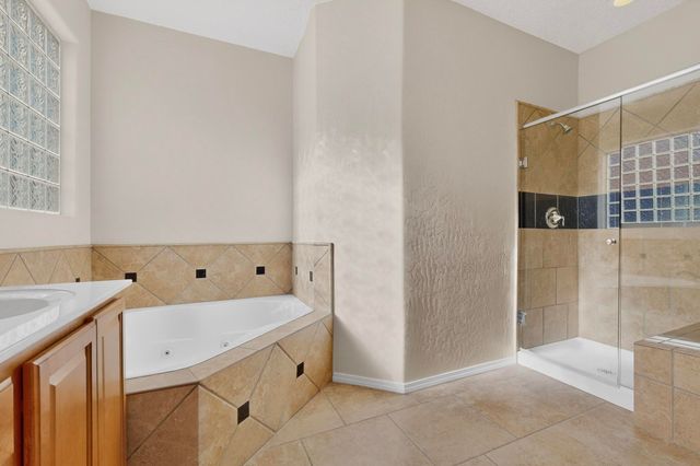 900 Cottonwood Circle, Bernalillo, NM 87004