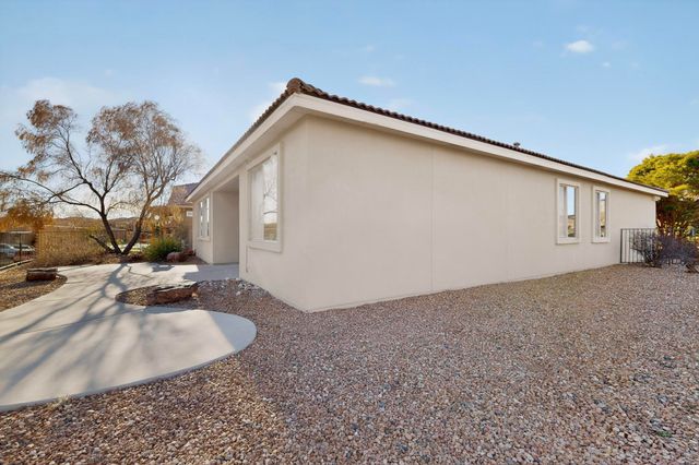 900 Cottonwood Circle, Bernalillo, NM 87004