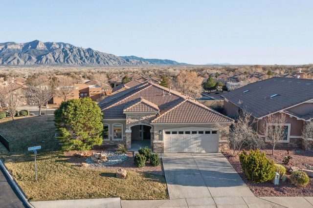 900 Cottonwood Circle, Bernalillo, NM 87004