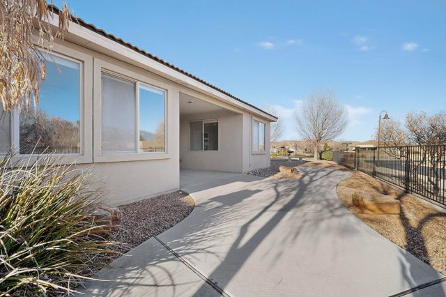 900 Cottonwood Circle, Bernalillo, NM 87004