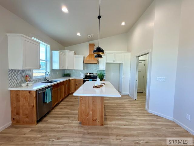 1073 Alpine Ave, Chubbuck, ID 83202