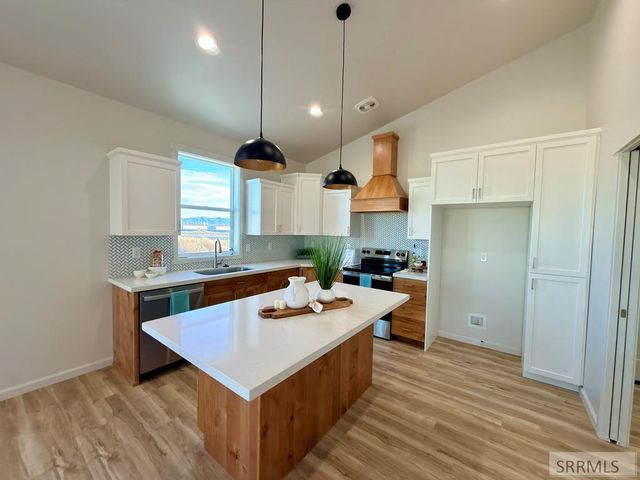 1073 Alpine Ave, Chubbuck, ID 83202