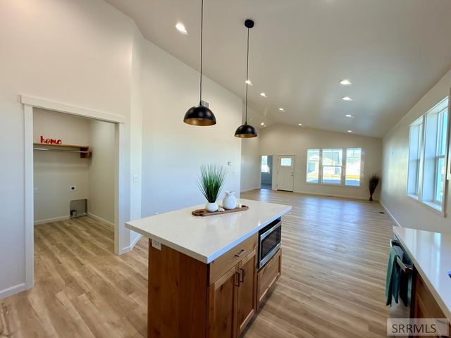 1073 Alpine Ave, Chubbuck, ID 83202