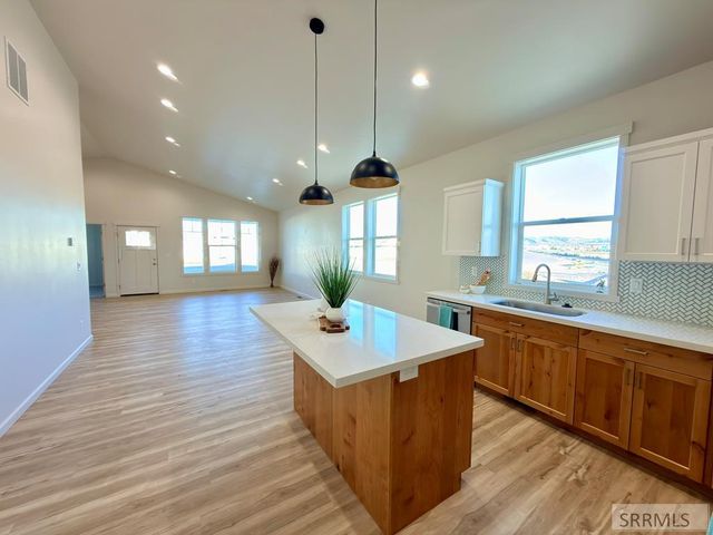 1073 Alpine Ave, Chubbuck, ID 83202