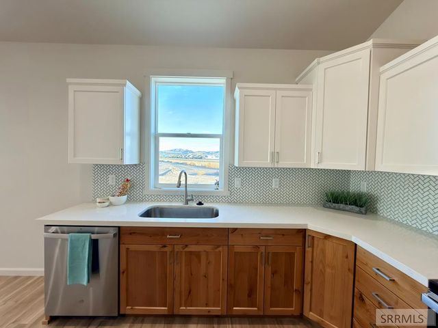 1073 Alpine Ave, Chubbuck, ID 83202