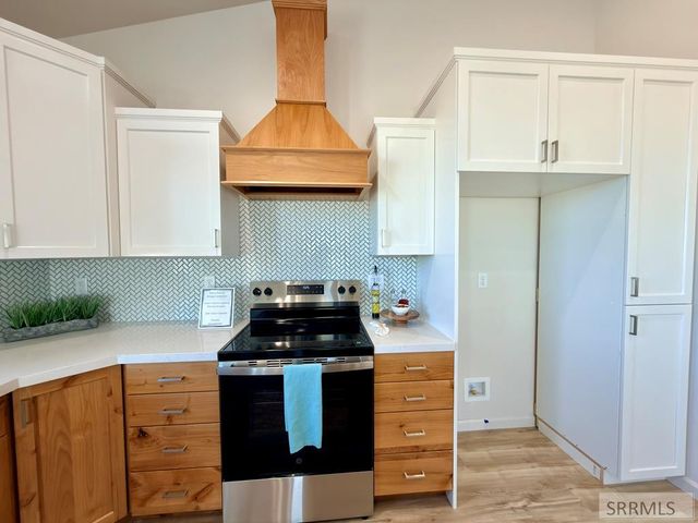 1073 Alpine Ave, Chubbuck, ID 83202