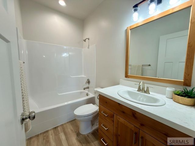 1073 Alpine Ave, Chubbuck, ID 83202