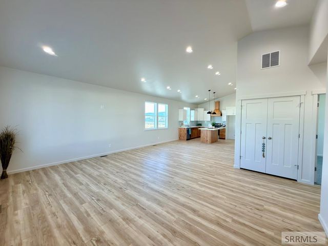 1073 Alpine Ave, Chubbuck, ID 83202