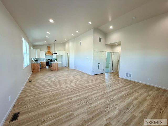 1073 Alpine Ave, Chubbuck, ID 83202