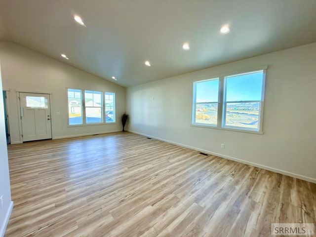 1073 Alpine Ave, Chubbuck, ID 83202