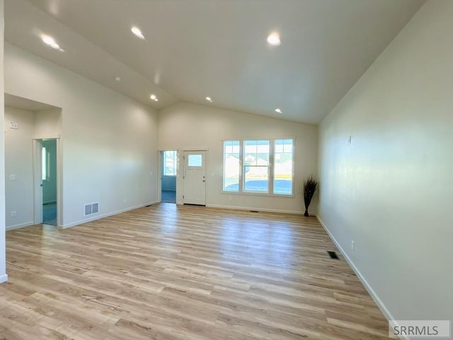 1073 Alpine Ave, Chubbuck, ID 83202