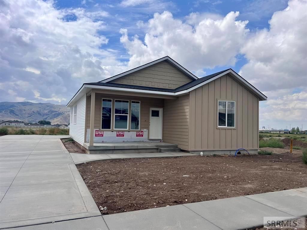 Image 1 of property listing at 1073 Alpine Ave, Chubbuck, ID 83202