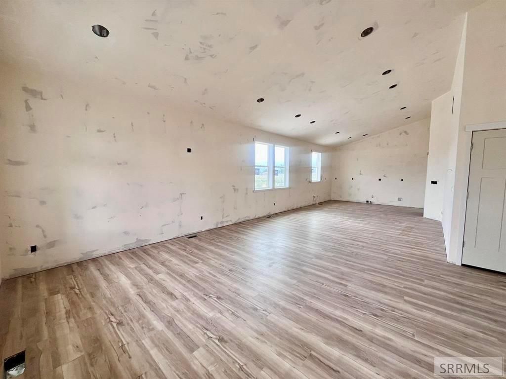 Image 2 of property listing at 1073 Alpine Ave, Chubbuck, ID 83202