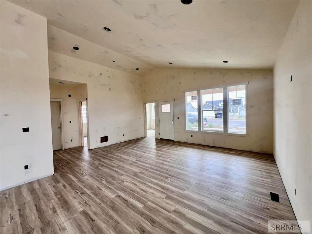 Image 4 of property listing at 1073 Alpine Ave, Chubbuck, ID 83202