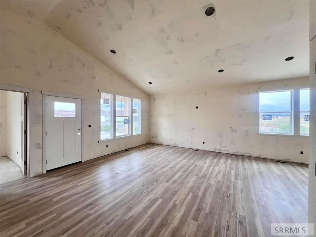 Image 5 of property listing at 1073 Alpine Ave, Chubbuck, ID 83202