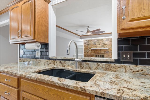 6609 S Redbud Avenue, Broken Arrow, OK 74011
