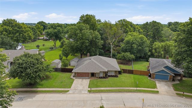6609 S Redbud Avenue, Broken Arrow, OK 74011