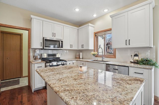 6102 Wildwood Way, Monticello, MN 55362