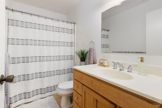 1430 Parkway Dr, Rohnert Park, CA 94928