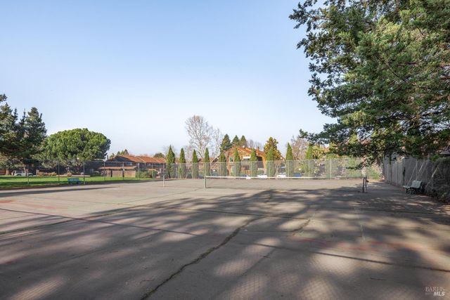1430 Parkway Dr, Rohnert Park, CA 94928