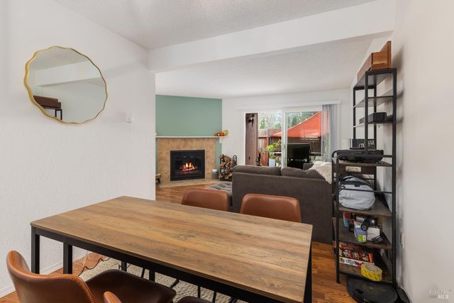 1430 Parkway Dr, Rohnert Park, CA 94928