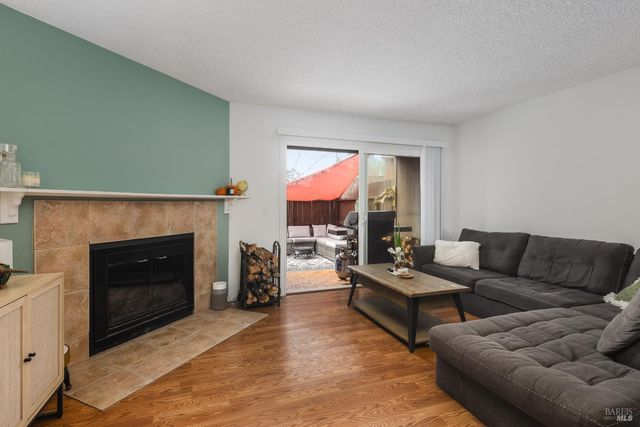 1430 Parkway Dr, Rohnert Park, CA 94928