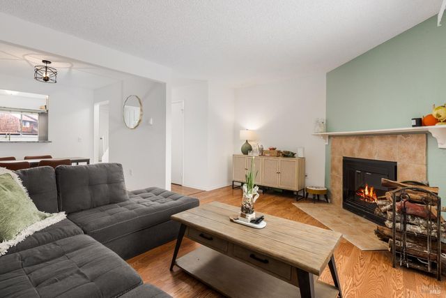 1430 Parkway Dr, Rohnert Park, CA 94928