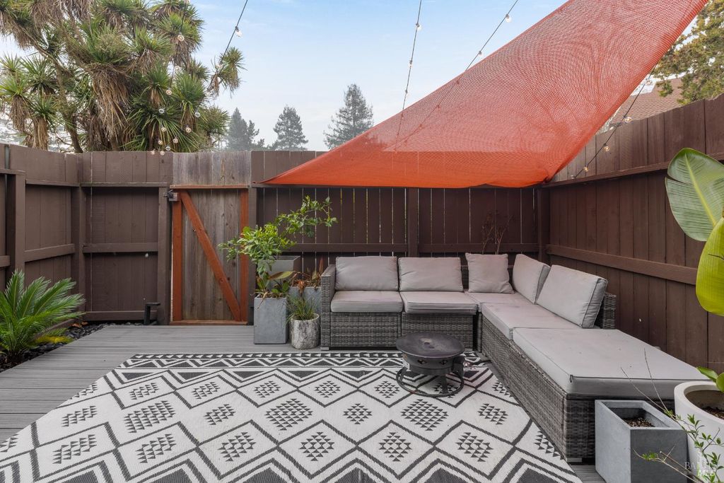 1430 Parkway Dr, Rohnert Park, CA 94928