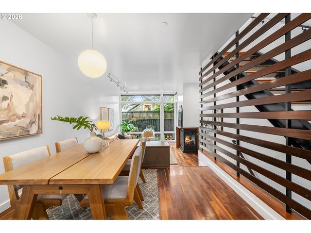 245 Sw MEADE St, Portland, OR 97201