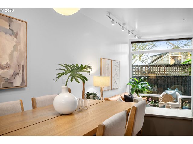 245 Sw MEADE St, Portland, OR 97201