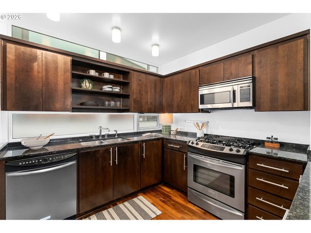 245 Sw MEADE St, Portland, OR 97201