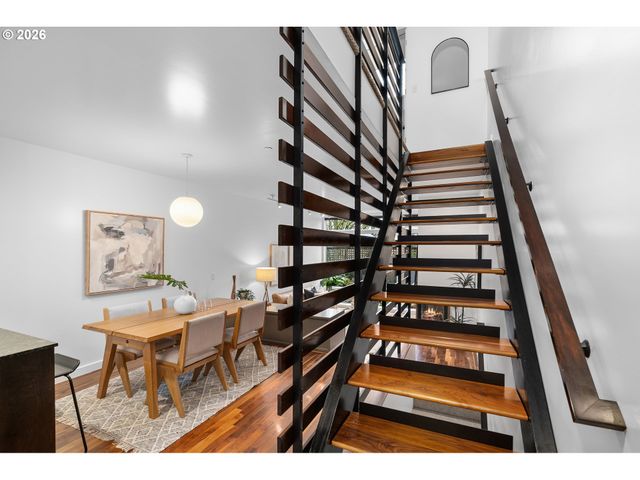 245 Sw MEADE St, Portland, OR 97201