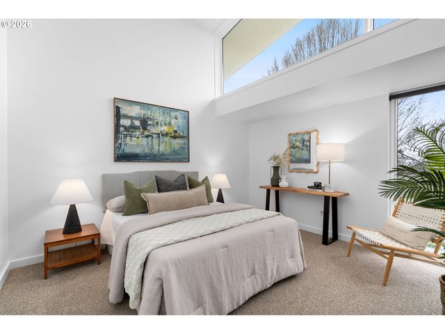 245 Sw MEADE St, Portland, OR 97201