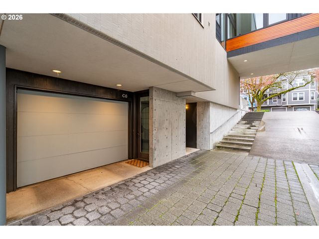 245 Sw MEADE St, Portland, OR 97201