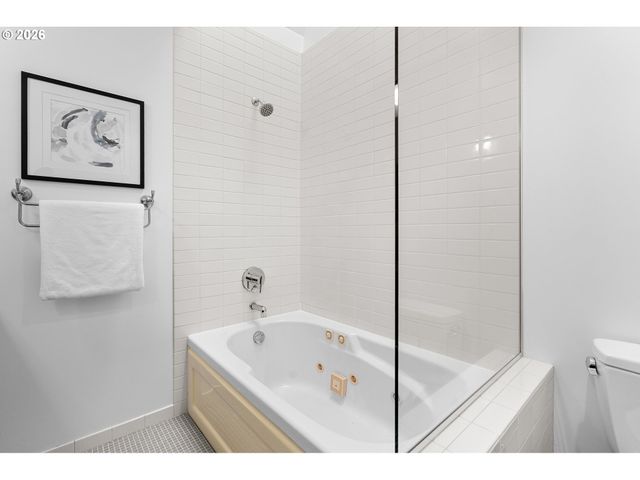 245 Sw MEADE St, Portland, OR 97201