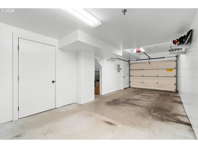 245 Sw MEADE St, Portland, OR 97201