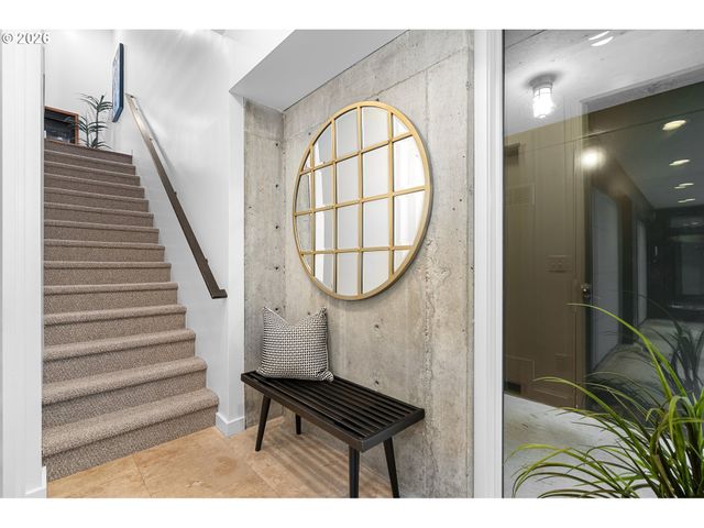 245 Sw MEADE St, Portland, OR 97201