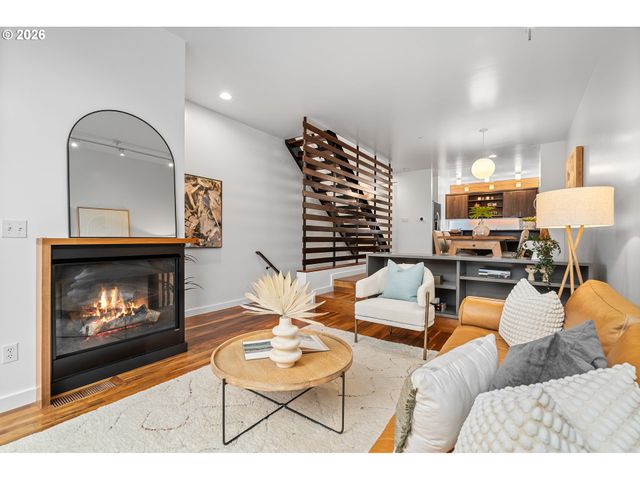 245 Sw MEADE St, Portland, OR 97201