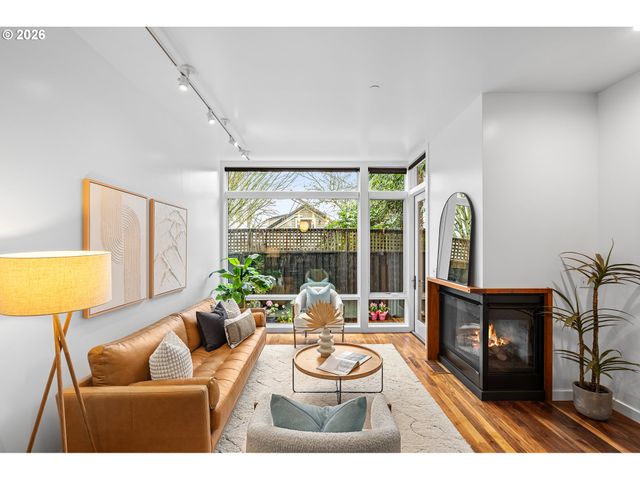 245 Sw MEADE St, Portland, OR 97201