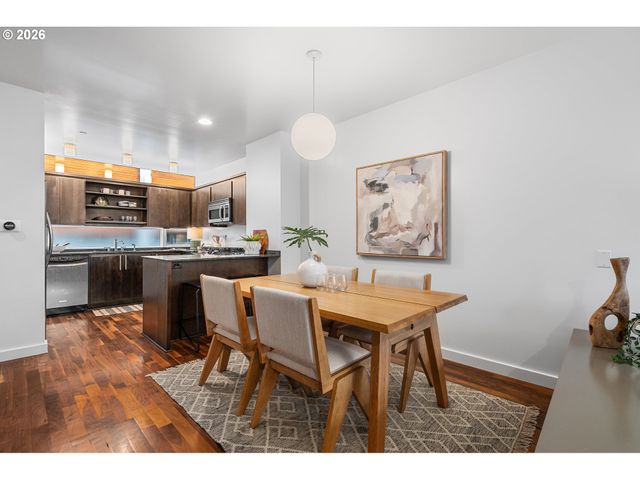 245 Sw MEADE St, Portland, OR 97201