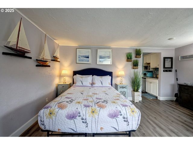 1022 N PROM Tradewinds 208, Seaside, OR 97138