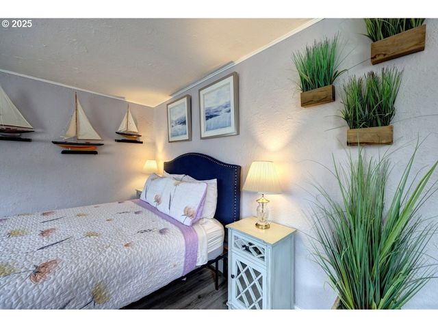 1022 N PROM Tradewinds 208, Seaside, OR 97138