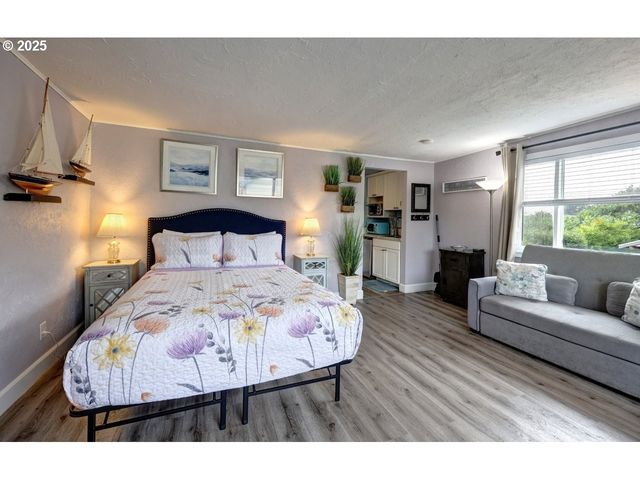 1022 N PROM Tradewinds 208, Seaside, OR 97138